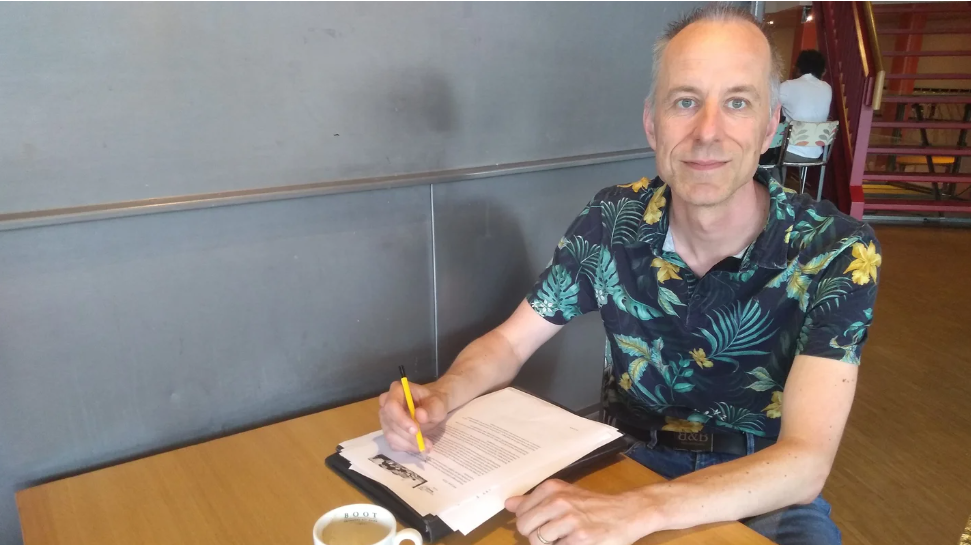 Emiel van Emmerik wordt blij van zijn werk bij Schuldhulpmaatje Houten Agnes Krijnen